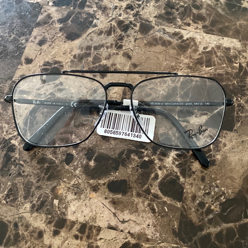 NEW SUPER HOT AND STYLISH AUTHENTIC RAYBAN FRAMES